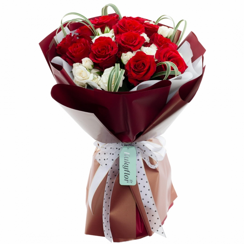 Beautiful Bouquet of 12 roses with mini roses