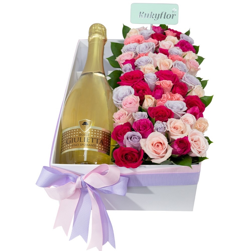 Gift box with mini roses and sparkling wine