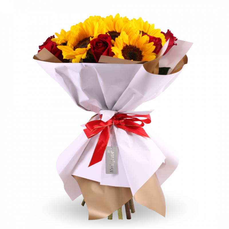 Bouquet of sunflowers with roses