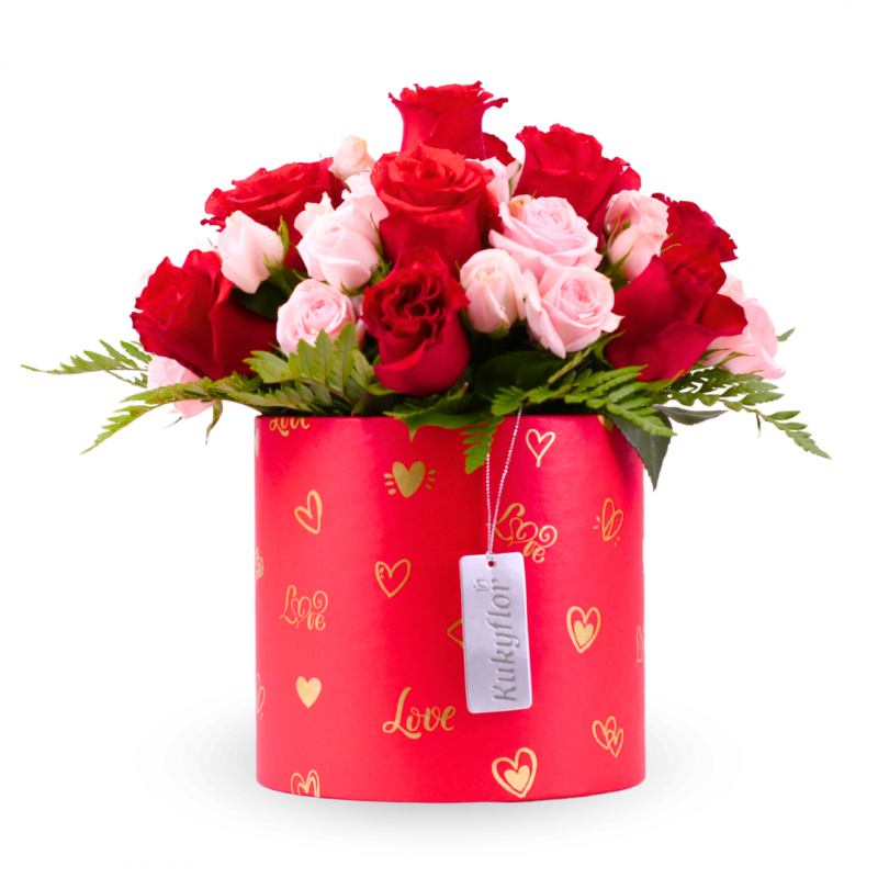 Hat box with 10 red roses and 5 mini roses To give as a gift on Valentine's Day